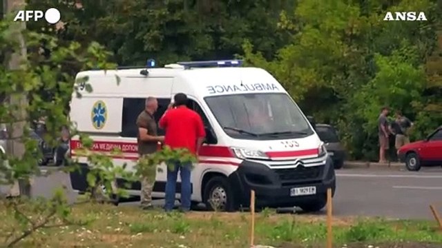 Ucraina, Poltava: ambulanze si dirigono sul luogo dell'attacco