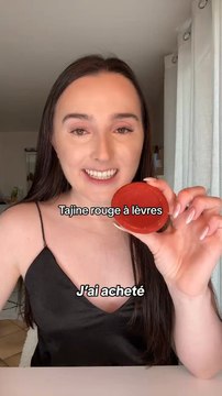 Je teste le taine rouge à lèvres