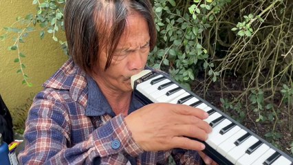 “Q” at Open Mic  night at “Recovery Cafe”