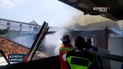 Satu Rumah di Pemukiman Padat Penduduk Habis Dilalap Api
