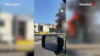 Halıcıoğlu'nda metrobüs yangını