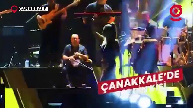 Çanakkale’de, Kültür Yolu Festivali kapsamında konser veren sanatçı Ebru Yaşar, 122.000 katılım ile rekora imza attı.