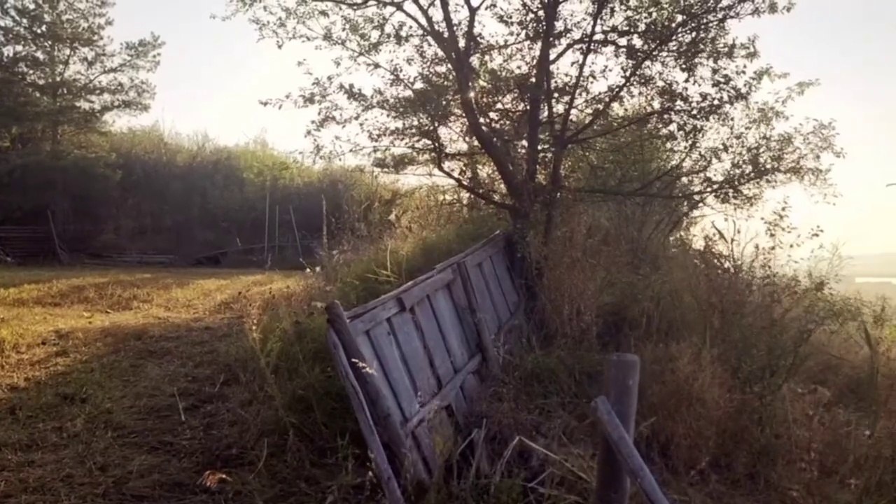 + + EINMALIGES GRUNDSTÜCK + + BERGE AM SALZIGEN SEE + + JUNG VAN HØLM + + I