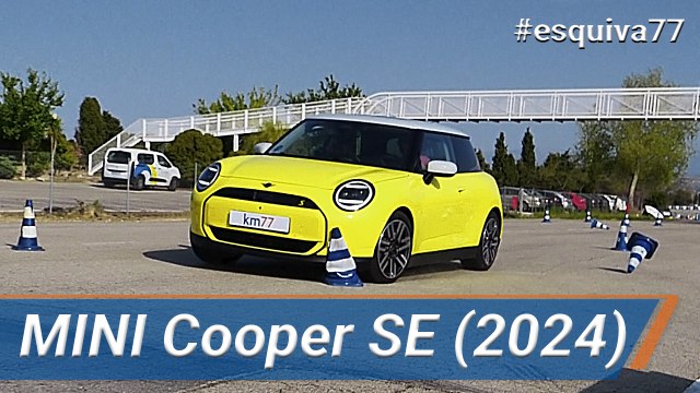 MINI Cooper SE 2024 - Maniobra de esquiva (moose test) y eslalon | km77.com