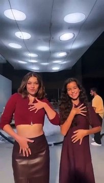 Afra Saraçoğlu ve Mina Akdin'den sosyal medyayı sallayan dans şov