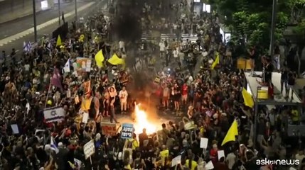 Télécharger la video: Israele, nuove proteste a Tel Aviv per far pressione su Netanyahu