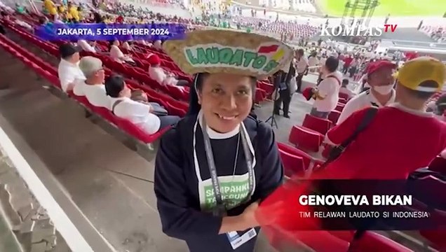 Aksi Komunitas Laudato Si Jaga Kebersihan GBK Usai Misa Akbar Bersama Paus Fransiskus