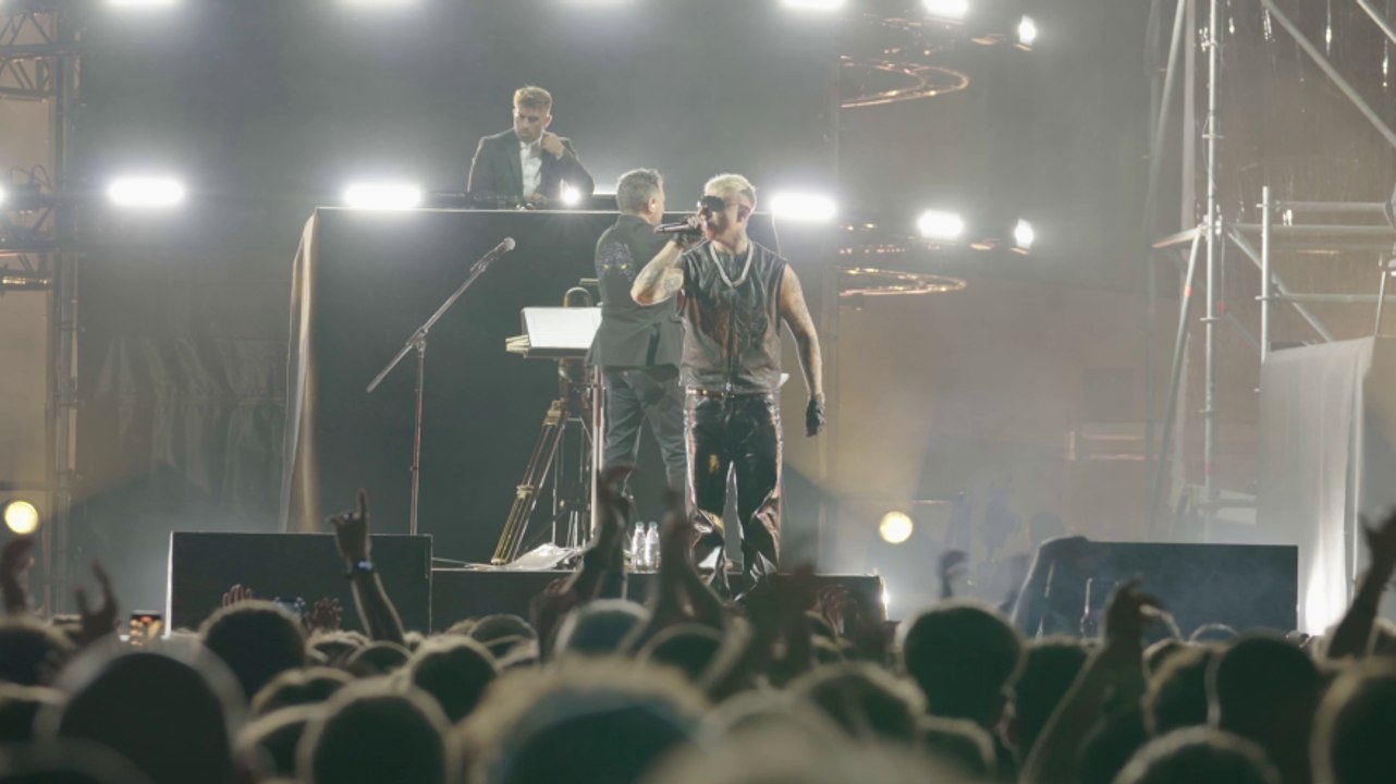 Lazza presenta il nuovo album con un'esibizione davanti a San Siro