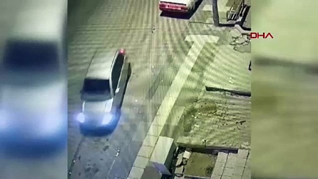 Vay manyak vay: Karşıdan karşıya yavaş geçtiği için aracından inip tartıştığı yayaya kafa attı