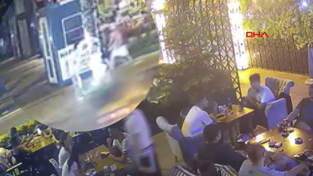 Palmiye ağacını ateşe verip kaçtı