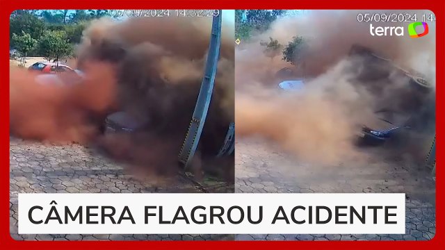 Motorista perde o controle, e caminhão cai sobre carros em Minas Gerais