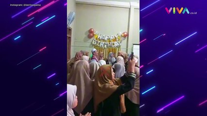 Video Kiai Semringah Rayakan Ulang Tahun Dihibur Santriwati