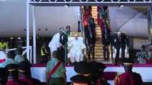 El papa Francisco llega a Papúa Nueva Guinea, segunda etapa de su gira por Asia-Pacífico