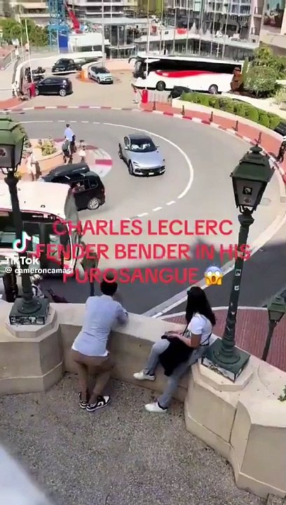 Charles Leclerc, Monako'da bir arabaya arkadan çarptı