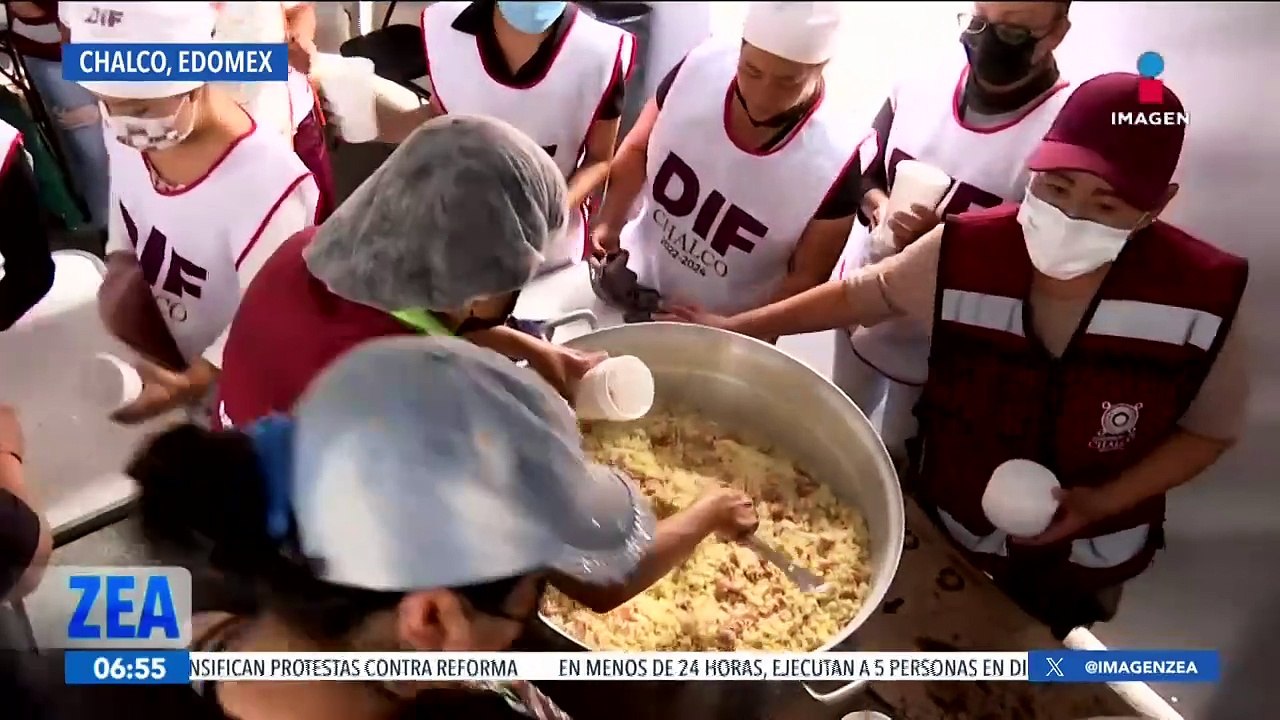 Cocina móvil de la Semar alimenta a afectados por las inundaciones en Chalco, Edoméx