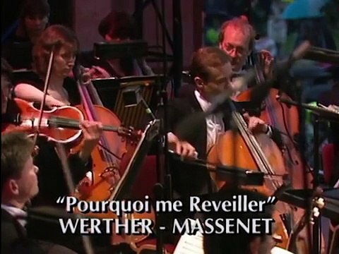 Luciano Pavarotti interpreta, junto a la Orquesta Filarmonica y Leone Magiera, Pourquoi me réveiller? de Werther (1991)