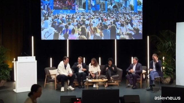 Cerchi olimpici su Torre Eiffel dopo i Giochi? Hidalgo fa discutere