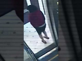 Bu Kız Ne Yapıyor?