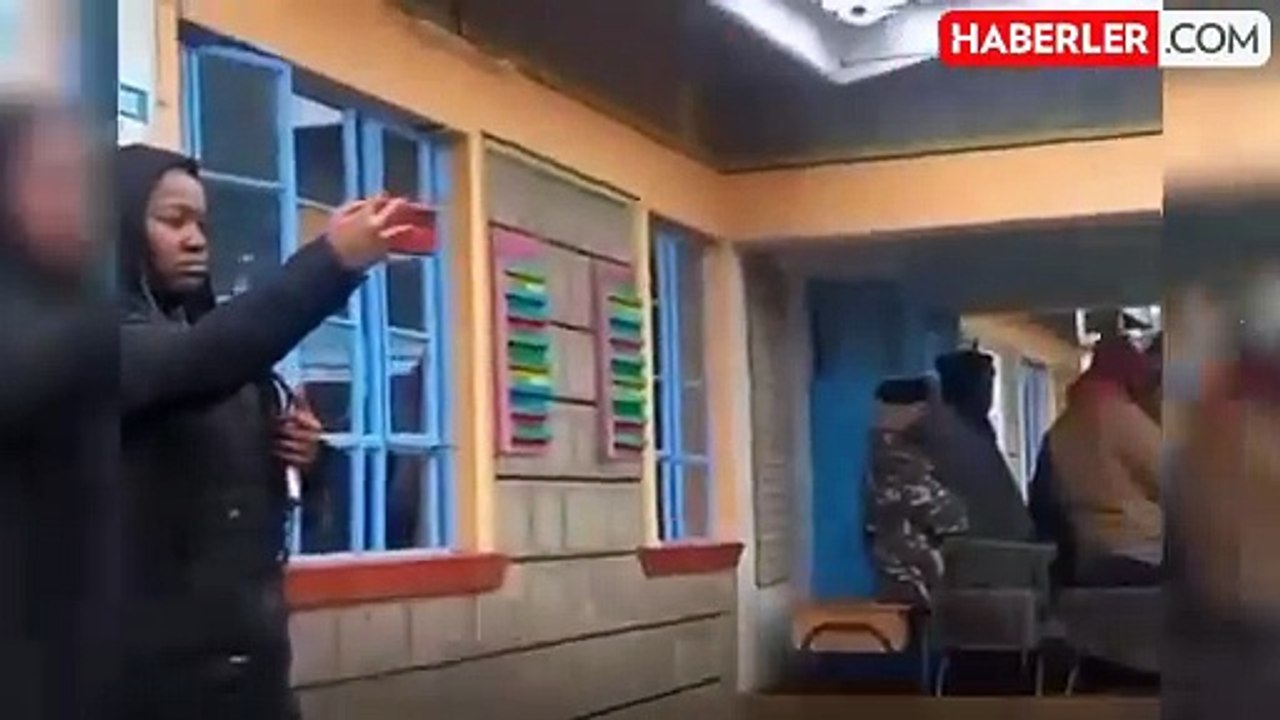 Kenya'da bir okul yatakhanesinde çıkan yangın sonucu 17 öğrenci hayatını kaybetti, 13 öğrenci de ağır yaralandı