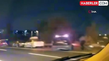 İstanbul'da TEM Otoyolu'nda tıra çarpan motosiklet sürücüsü hayatını kaybetti