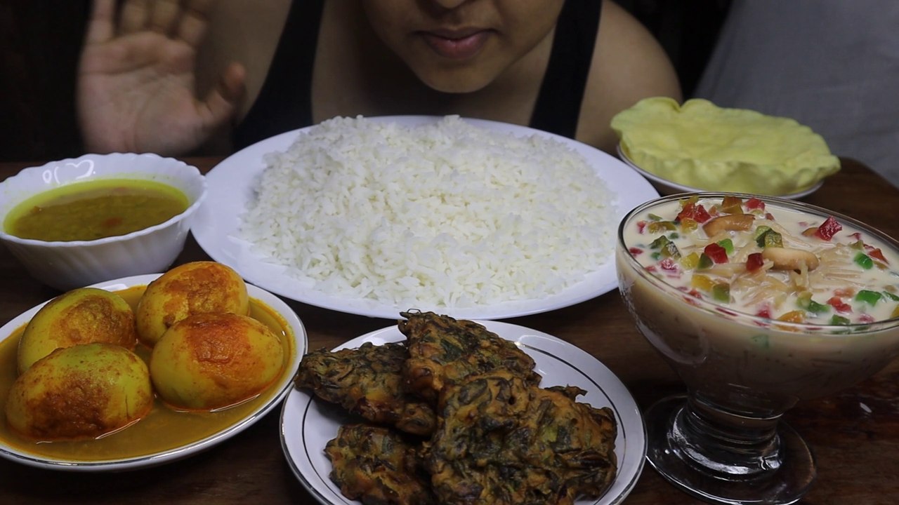 EATING EGG CURRY, PALAK PAKODE, MASOOR KI DAL, VERMICELLI KHEER, PAPPAD, WHITE RICE | EATING SHOW | MUKBANG