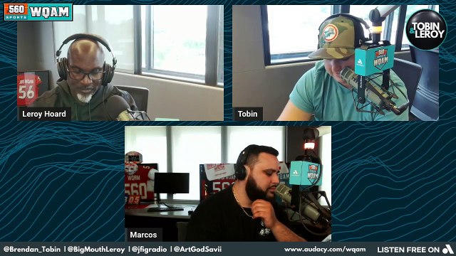 Swifties are ratting on Jason Kelce because he told his daughters that cats are poisonous