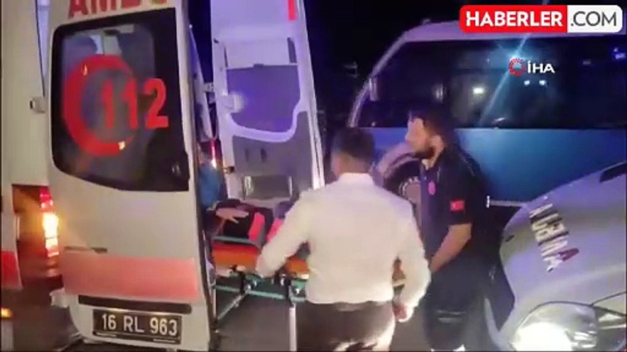 Düğün salonuna dönüş yapan araca motosiklet çarptı: 2 yaralı