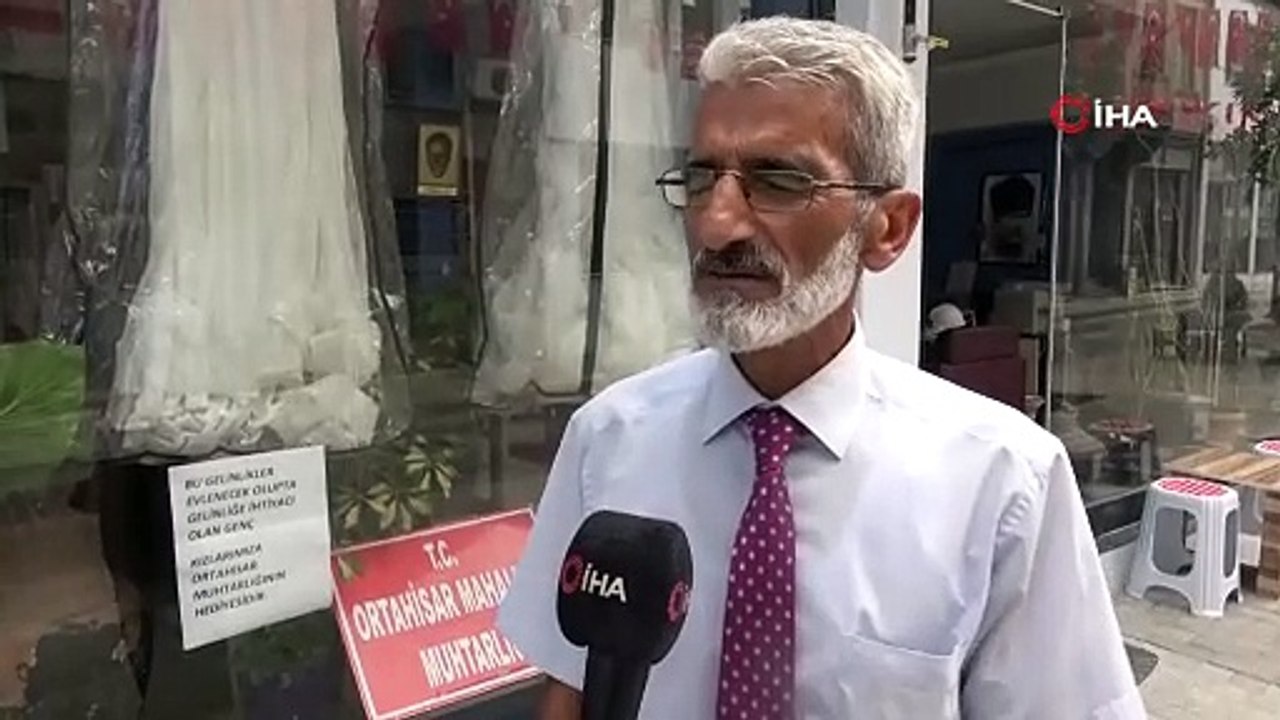 Daha önce böylesi görülmedi! Evlenecek kızlara ücretsiz gelinlik dağıtıyor