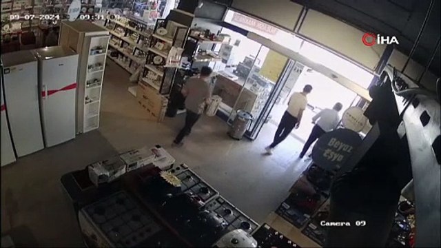 Deprem Anı Güvenlik Kamerasına Yansıdı!