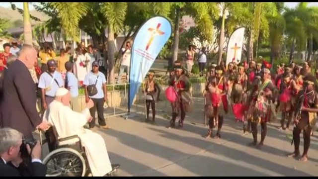 Migliaia di fedeli hanno accolto Papa Francesco in Papua Nuova Guinea