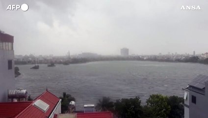 Vietnam, forti venti colpiscono la citta' di Haiphong