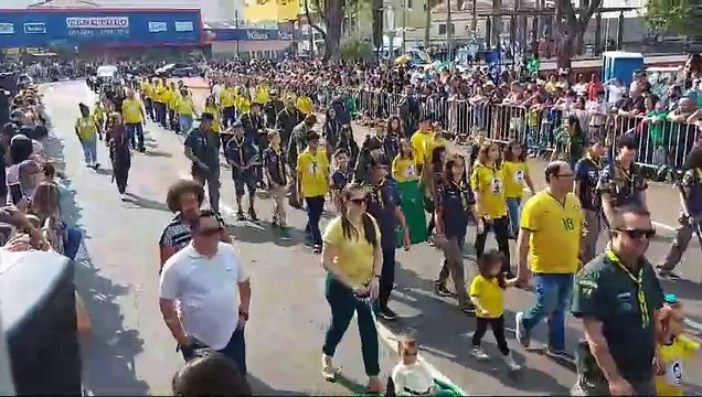 Desfile de 7 de Setembro atrai multidão ao centro de Apucarana; veja