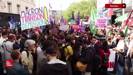 Fransa'da halk Cumhurbaşkanı Macron'u protesto etti