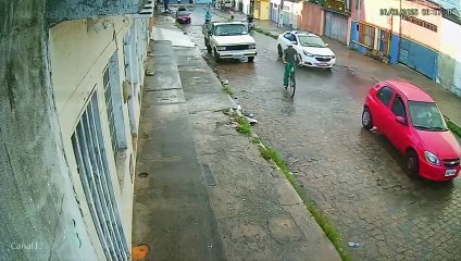 Câmeras registram perseguição e homicídio de trabalhador no Jacintinho