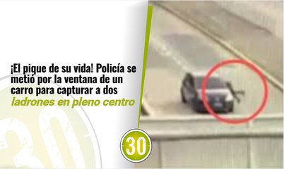 ¡El pique de su vida! Policía se metió por la ventana de un carro para capturar a dos ladrones en pleno centro