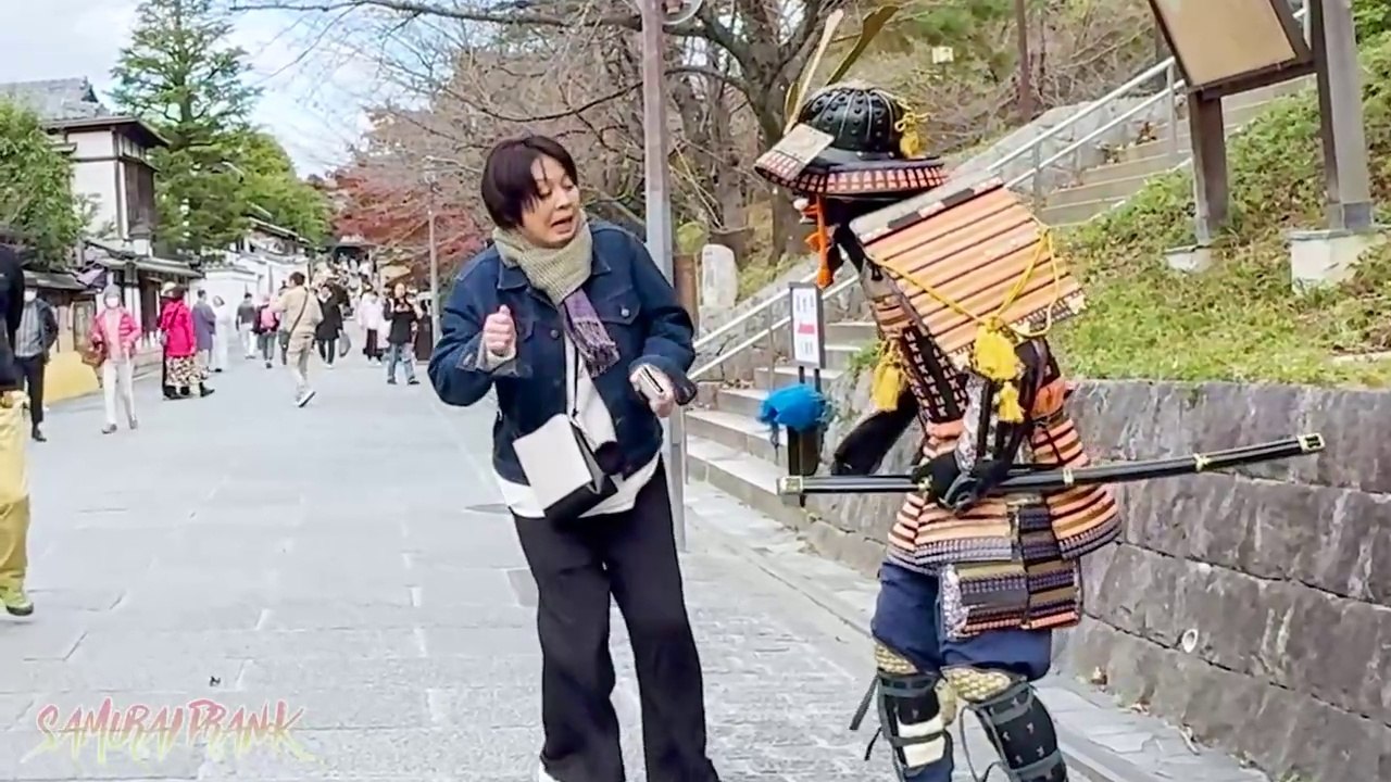 SAMURAI Mannequin Prank in Kyoto Japan - Japanese shogun prank for traveler at Kiyomizu Temple