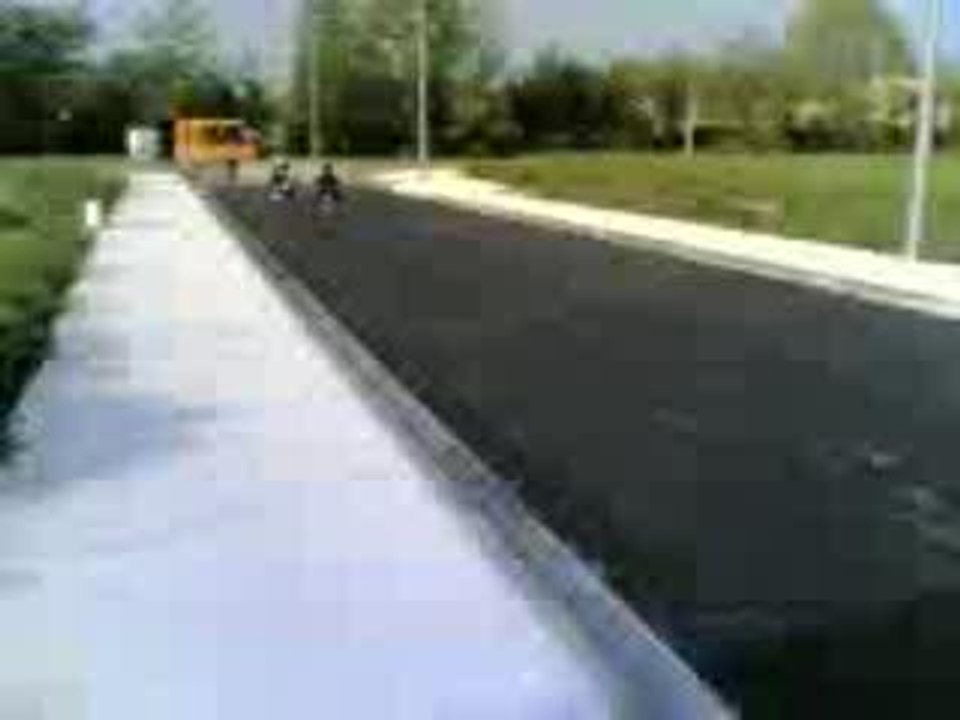 Pocket et dirt bike à fond