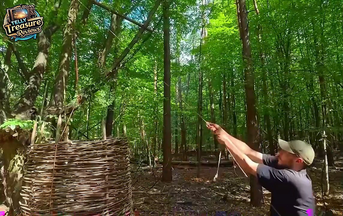 Building a Tree Shelter for the Night | Solo Wilderness Survival