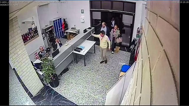 Un informe de la Generalitat muestra con imágenes que Mazón llegó al Cecopi a las 20:28