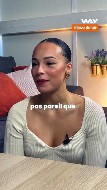 Elle passe sa vie dans les airs ? ⏱️  Chloe est hôtesse de l’air. Elle est venue répondre à tous les clichés sur son métier !