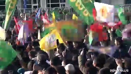 Balli e canti, ? festa dopo la tregua annunciata da leader PKK Ocalan