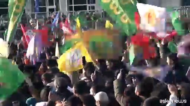 Balli e canti, ? festa dopo la tregua annunciata da leader PKK Ocalan