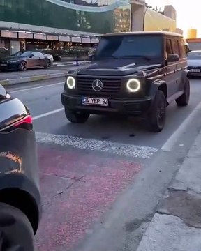 Cübbeli Ahmet'in kızı trafikte çakar kullandı! Polis harekete geçti