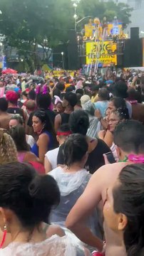 Ao som de Faraó, Carlinhos Brown agita foliões no ponta pé inicial do Carnaval 2025 do Campo Grande