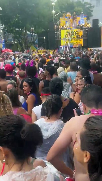 Ao som de Faraó, Carlinhos Brown agita foliões no ponta pé inicial do Carnaval 2025 do Campo Grande