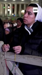 Hundreds pray for Pope Francis