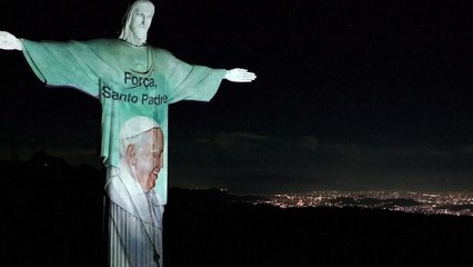 Cristo Redentor recebe projeção com a imagem do papa