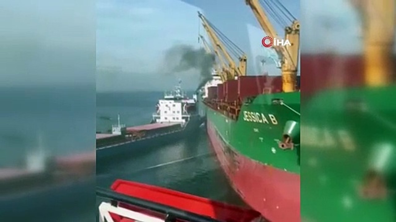 Marmara Denizi'nde 2 dev gemi çarpıştı: Hiç bir şey olmamış gibi seyrine devam etti!