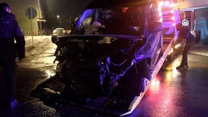 Samsun'da iki hafif ticari aracın çarptığı kazada 3 kişi yaralandı