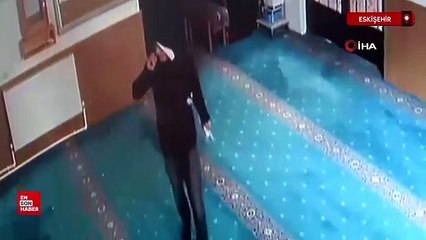 Eskişehir’de camiye giren şüpheli su parasını çaldı